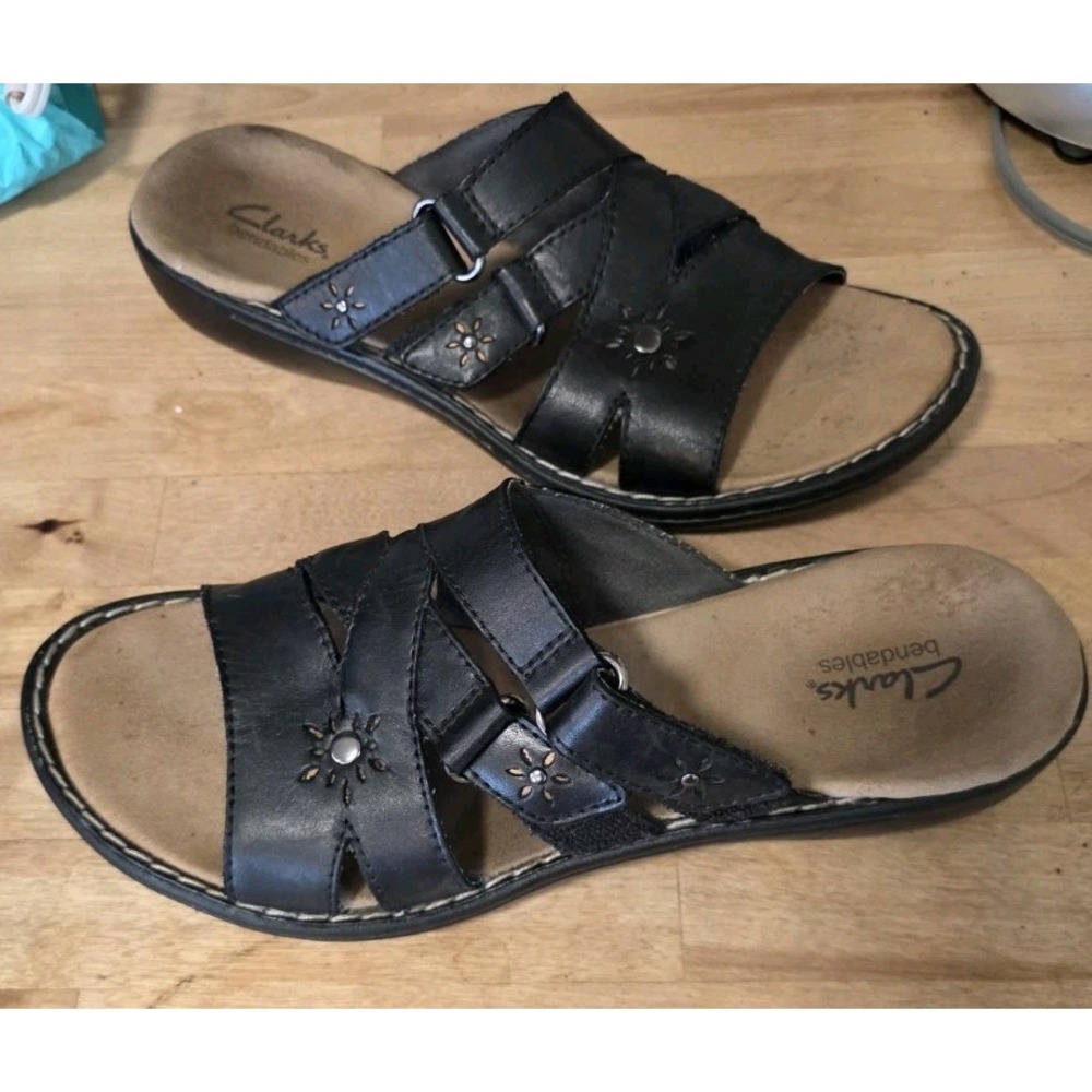 RARE Clarks 8M Leisa Spring Starburst Slip On Leather Sandals Black Adjustable